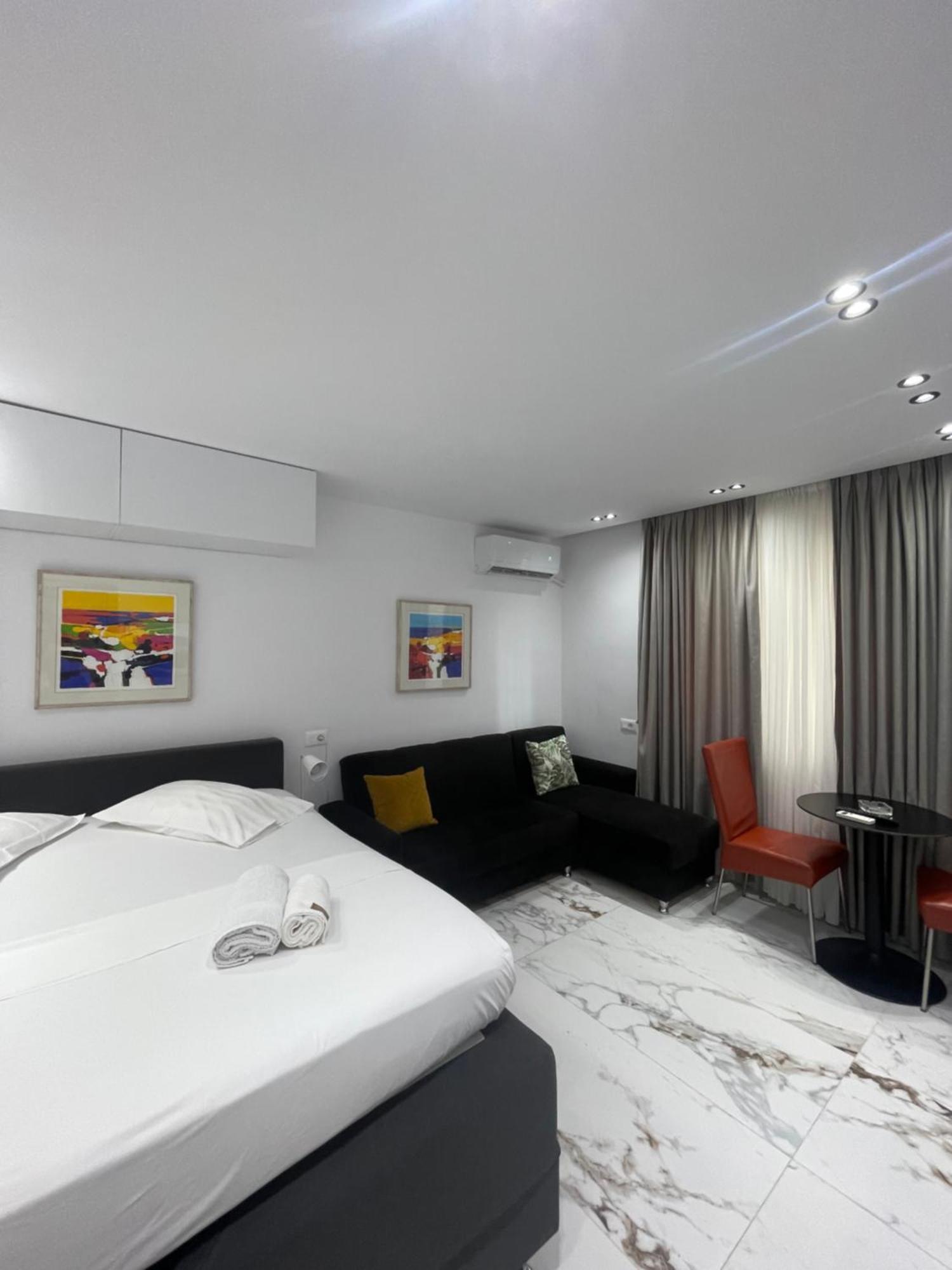 Midnight Apartments 地拉那 外观 照片