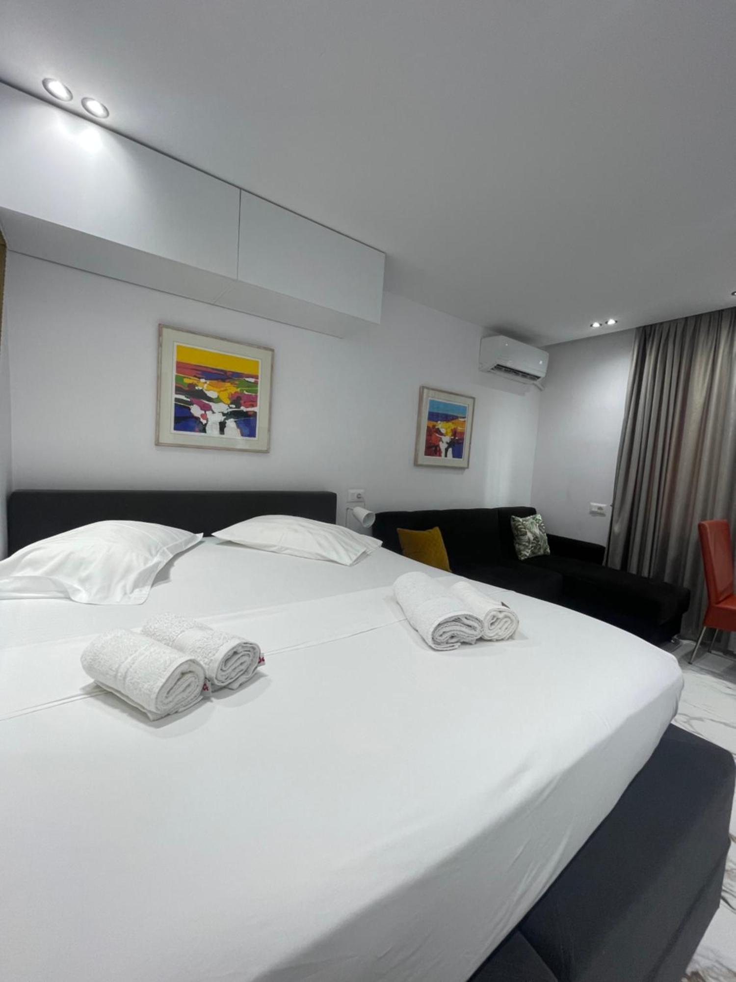 Midnight Apartments 地拉那 外观 照片